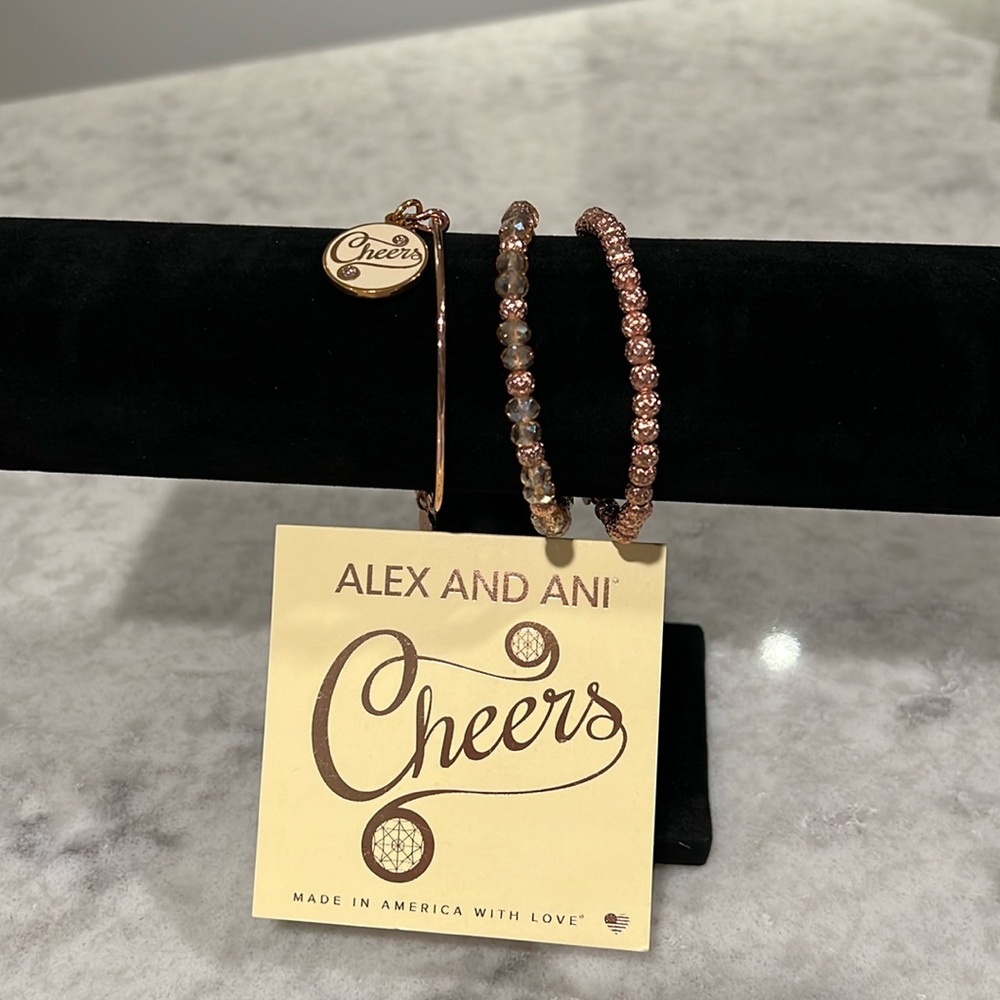 Rose Gold Cheers set from Ale. And Ani - Picture 2 of 5